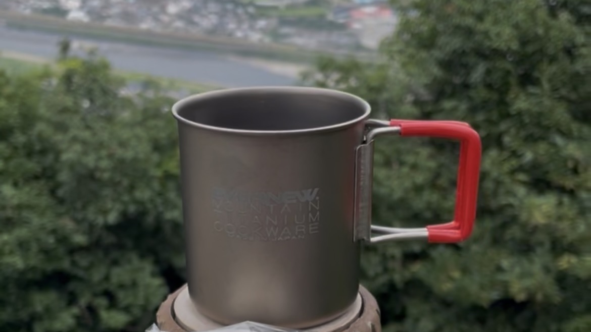 金華山で景色を眺めながら飲むコーヒー