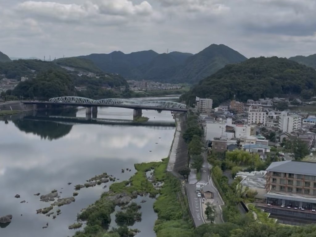 犬山城天守閣から眺める木曽川