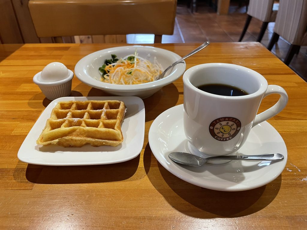 やまざき珈琲店のワッフルモーニングとブレンドコーヒー