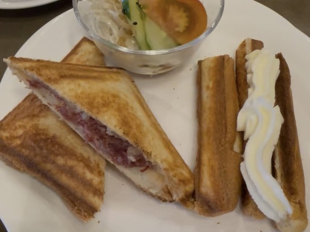 純喫茶 珈琲伊藤のコーンビーフのホットサンド