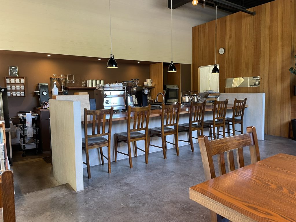 木を基調としたYAJIMA COFFEEの店内